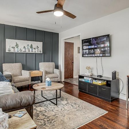 Chic Home With Huge Grassy Yard 7 Mins To Arrowhead Stadium Independence Exterior foto