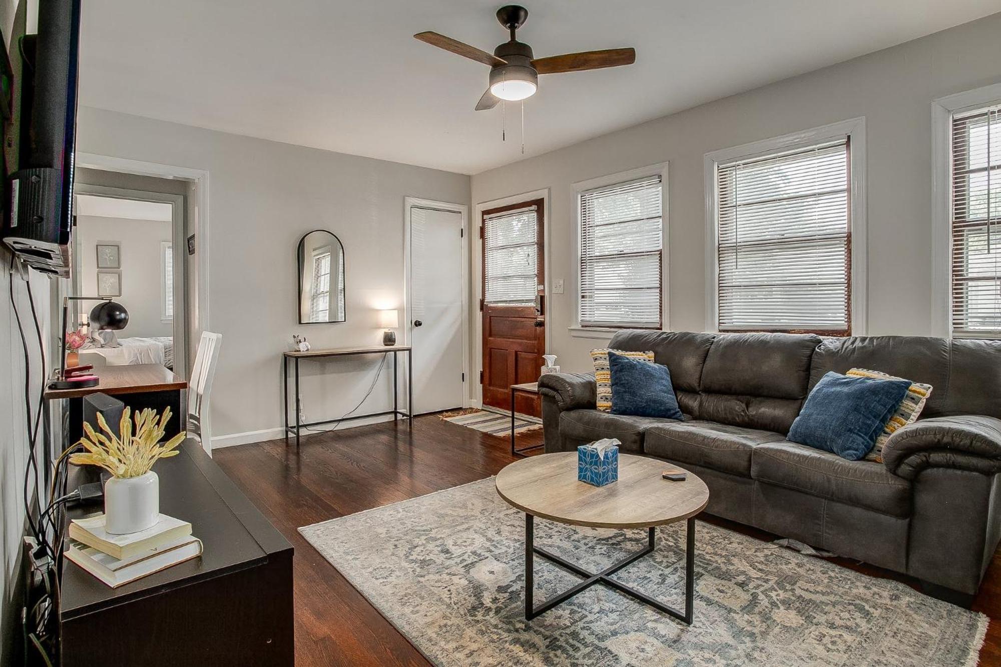 Chic Home With Huge Grassy Yard 7 Mins To Arrowhead Stadium Independence Exterior foto